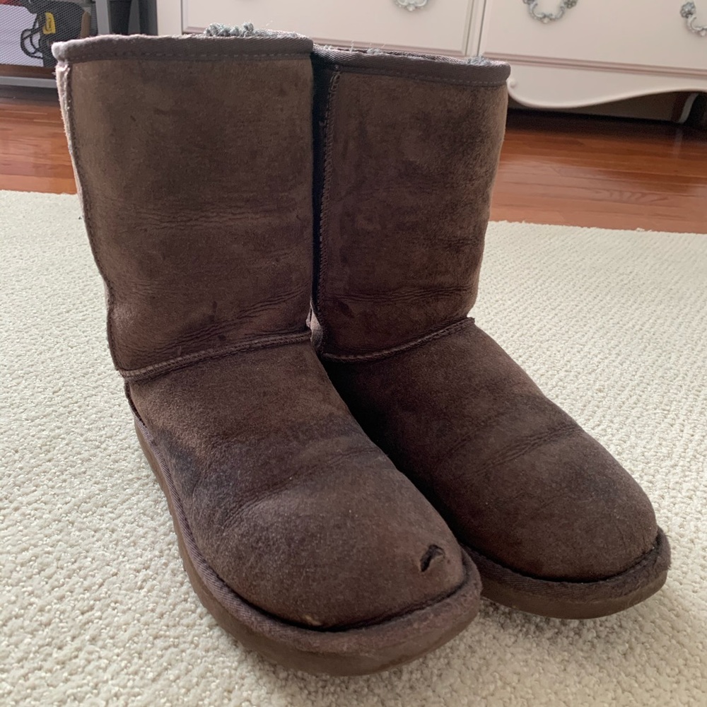 Ugg chocolate short classic boots